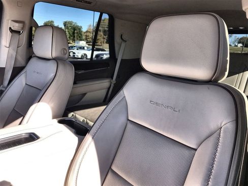Used 2022 GMC Yukon Denali image 11
