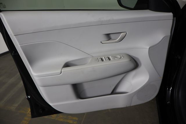 Used 2024 Hyundai Kona SEL FWD image 17