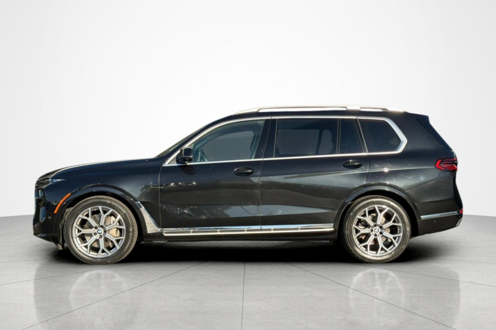 Used 2024 BMW X7 xDrive40i AWD/4WD image 2