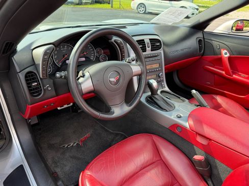 Used 2006 Chevrolet Corvette Convertible w/ Preferred Equipment Group RWD image 24
