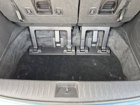 Used 2023 Kia Carnival EX image 9