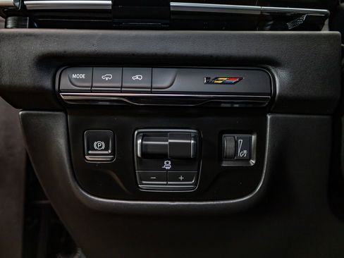 Used 2025 Cadillac Escalade V image 21