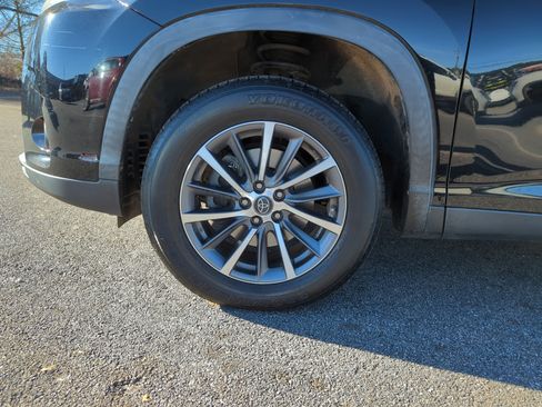 Used 2019 Toyota Highlander FWD V6 image 14