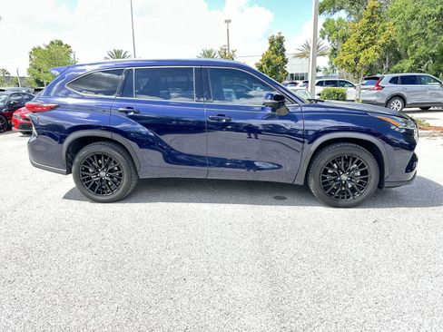 Used 2022 Toyota Highlander Limited FWD image 7