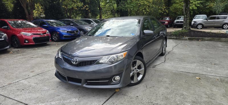 Used 2012 Toyota Camry SE FWD image 1