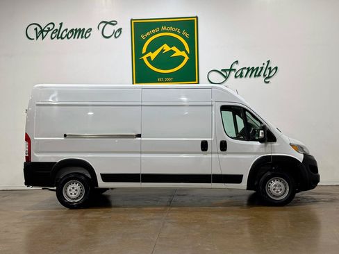 Used 2025 RAM ProMaster 2500 w/ Convenience Group FWD image 9