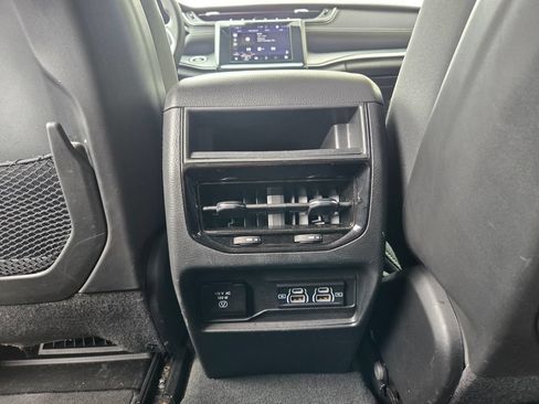 Used 2023 Jeep Grand Cherokee Laredo w/ Luxury Tech Group I AWD/4WD image 35