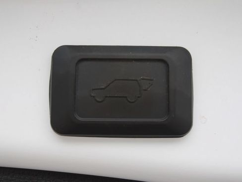 Used 2022 Toyota RAV4 SE w/ Weather & Moonroof Package AWD/4WD image 33
