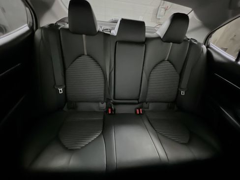Used 2024 Toyota Camry SE image 32