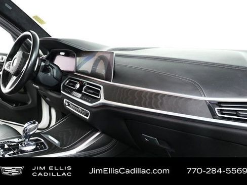 Used 2022 BMW X7 M50i image 24