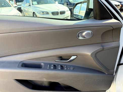 Used 2022 Hyundai Elantra SEL w/ Winter Weather Package image 24