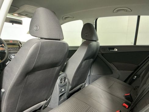 Used 2011 Volkswagen Tiguan S image 24