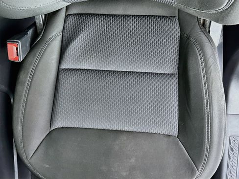 Used 2023 Ford Explorer XLT AWD/4WD image 18
