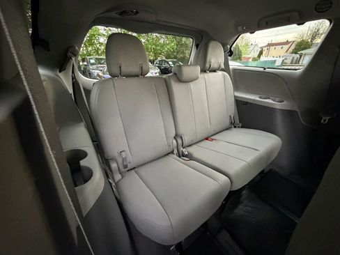 Used 2018 Toyota Sienna XLE w/ XLE Navigation Package AWD/4WD image 23