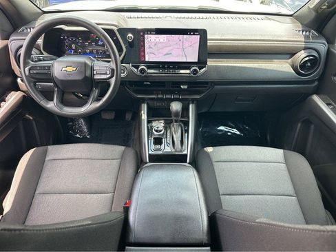 Used 2025 Chevrolet Colorado W/T AWD/4WD image 4