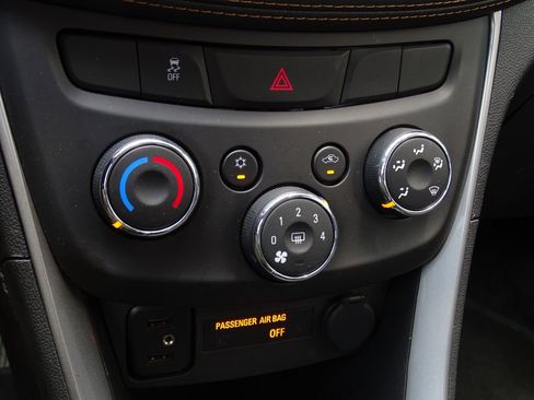 Used 2020 Chevrolet Trax LS w/ Tint and Cruise Package image 28