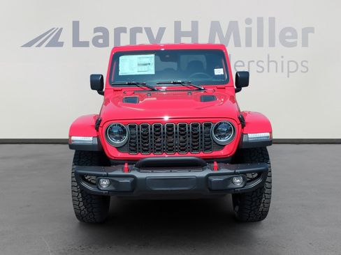 New 2025 Jeep Gladiator Rubicon w/ Steel Bumper Group image 8