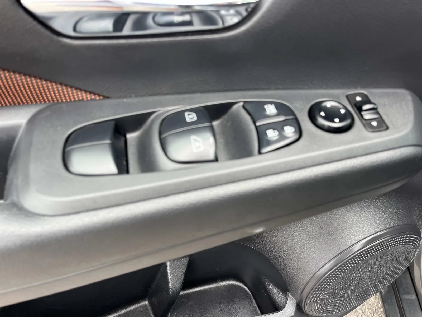 Used 2023 Nissan Kicks SR w/ Exterior Package FWD image 27