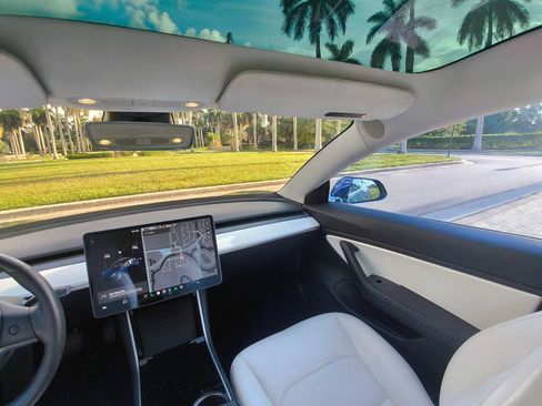 Used 2019 Tesla Model 3 RWD image 11