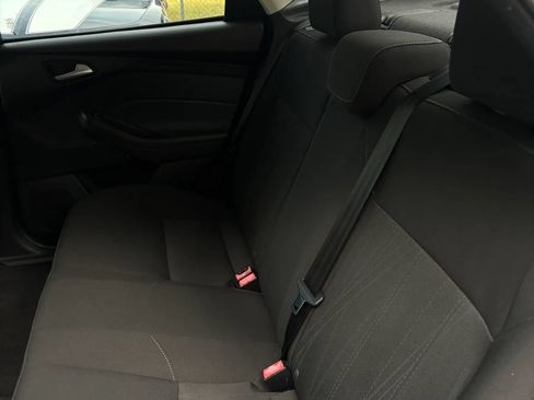 Used 2015 Ford Focus SE w/ SE Sport Package FWD image 19