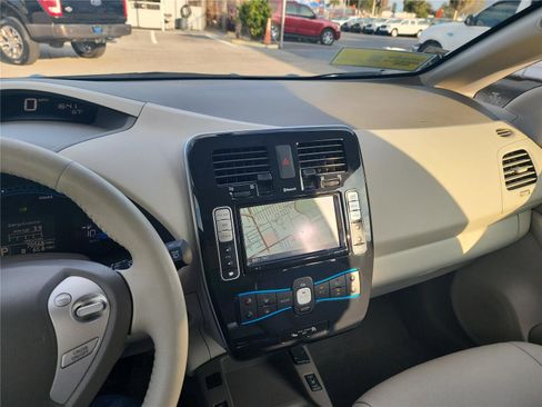Used 2012 Nissan Leaf SL image 34