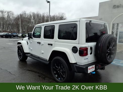 Used 2023 Jeep Wrangler Unlimited Sahara w/ Cold Weather Group image 8