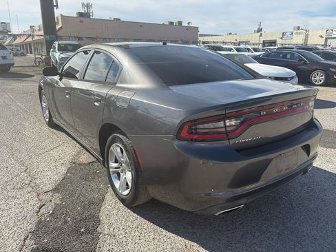 Used 2015 Dodge Charger SE RWD image 4