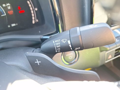 Used 2025 Toyota Camry SE w/ Convenience Package image 24