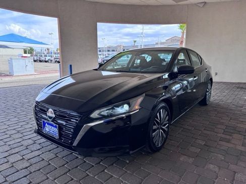 Used 2024 Nissan Altima 2.5 SV FWD image 1