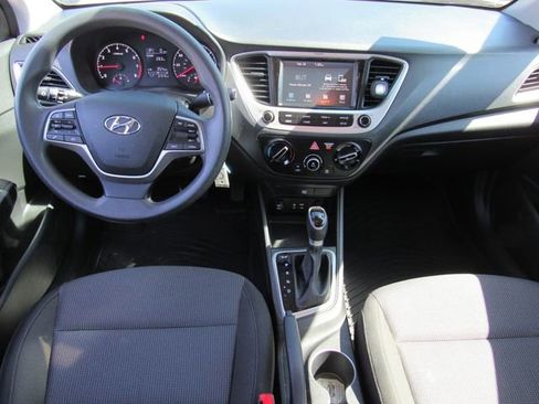 Used 2022 Hyundai Accent SEL image 8