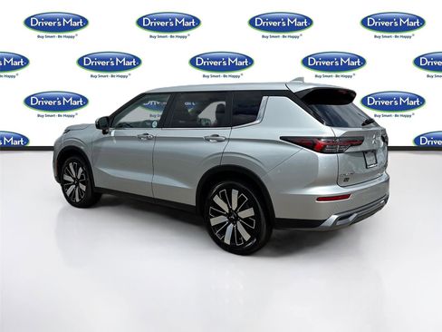 Used 2025 Mitsubishi Outlander SE image 5