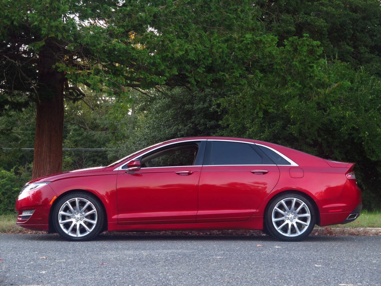 Used 2015 Lincoln MKZ Hybrid w/ Equipment Group 202A Reserve FWD image 2