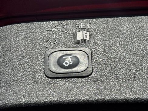 Used 2019 Ford Escape SEL image 19