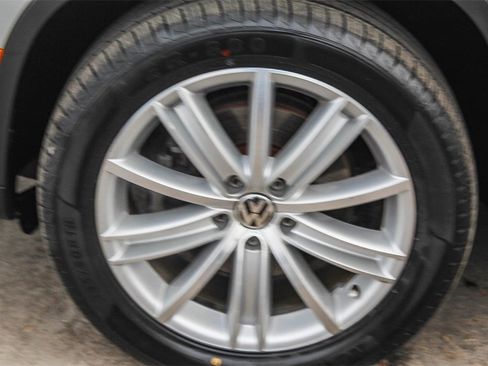 Used 2012 Volkswagen Tiguan SE image 10