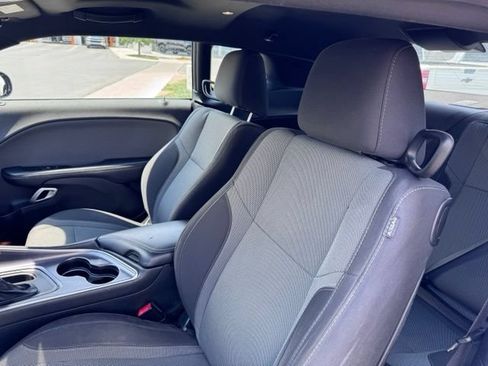 Used 2016 Dodge Challenger SXT RWD image 17