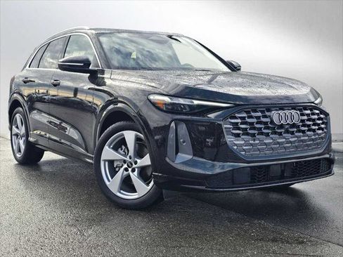 New 2025 Audi Q5 Prestige image 1