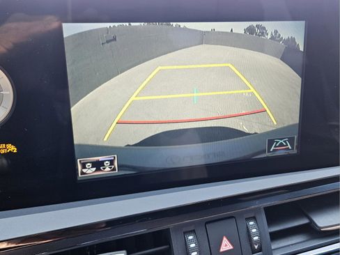 Certified 2022 Lexus ES 300h w/ Premium Package FWD image 25