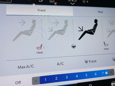 Used 2024 Chrysler Pacifica Touring-L image 30