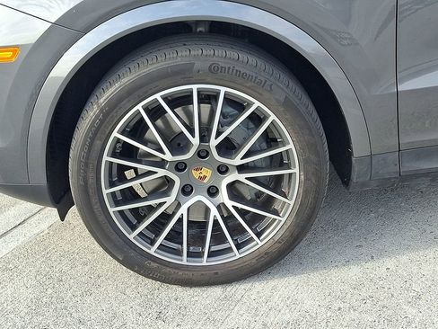 Used 2023 Porsche Cayenne S image 10