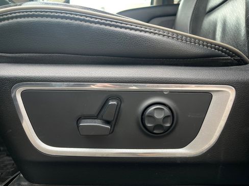 Used 2019 RAM 1500 Laramie image 13