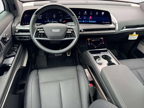 Certified 2026 Cadillac Vistiq Luxury w/ LPO, Floor Liner Package AWD/4WD image 2