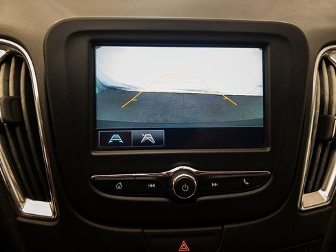 Used 2017 Chevrolet Malibu LT image 18