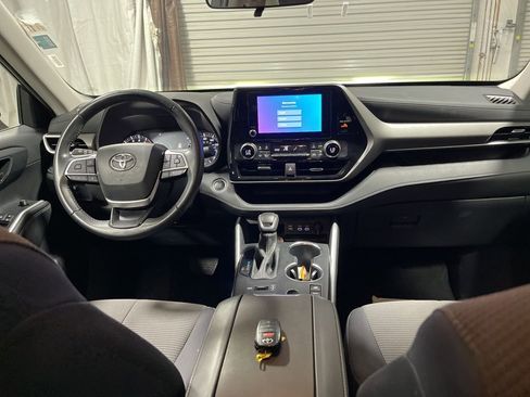 Used 2024 Toyota Highlander XLE image 14
