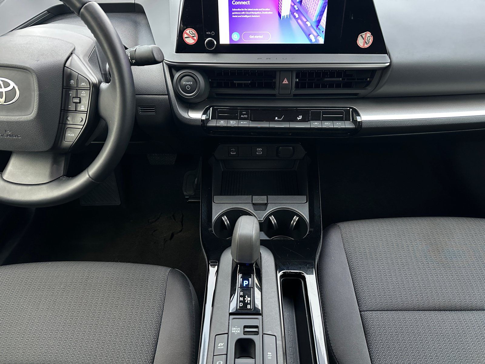 Used 2025 Toyota Prius LE FWD image 18