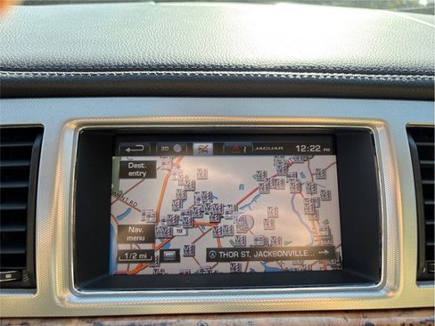 Used 2015 Jaguar XF Premium RWD image 31