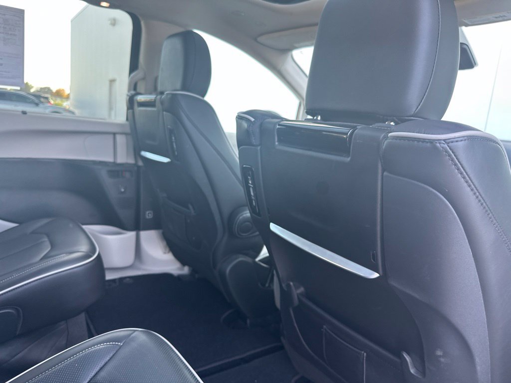 Used 2023 Chrysler Pacifica Limited w/ Uconnect Theater Family Group FWD image 30