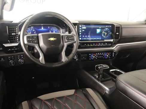 Used 2025 Chevrolet Silverado 1500 LTZ image 2