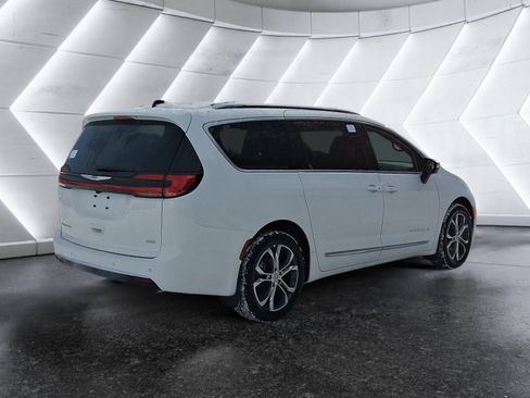 New 2026 Chrysler Pacifica Pinnacle image 6