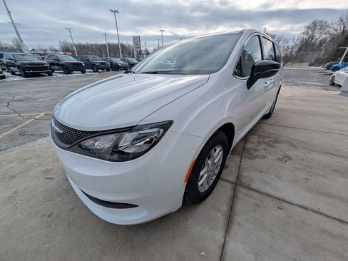 New 2026 Chrysler Voyager LX image 8