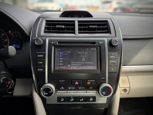 Used 2014 Toyota Camry LE FWD image 12